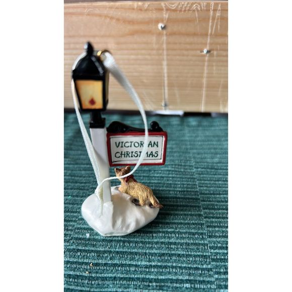 2 Thomas Kinkade 2001 Mini Xmas Ornaments Snowman and Xmas Lamp post with cat - Picture 2 of 8